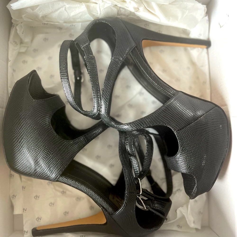 Dolce vita brielle black embossed stella sandal shoes